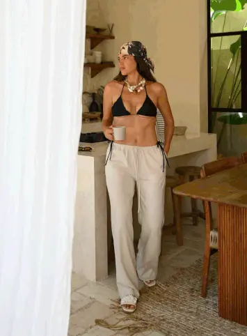 outfit-daphne-kalyva-9615e23e-0ff1-40d3-87b6-b163621e7b28