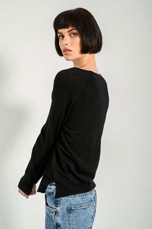 Basic knitted top with round neckline