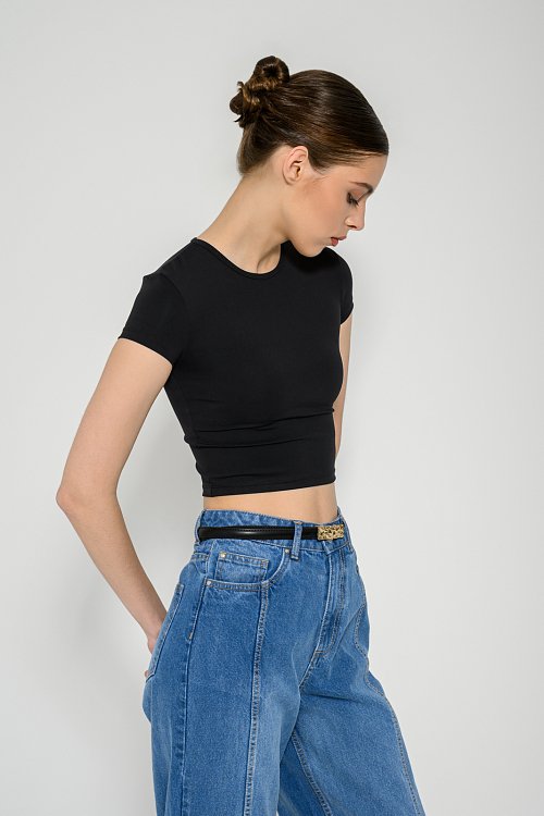 Lycra cropped top with short sleeves