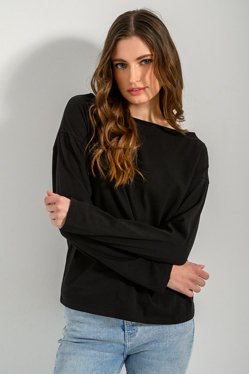 Blouse with straight neckline