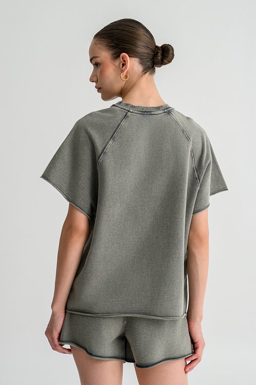 T-shirt με ξεβαμμένη όψη και print