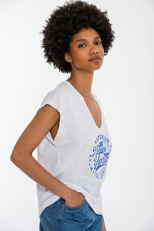 T-shirt with front print and V neckline