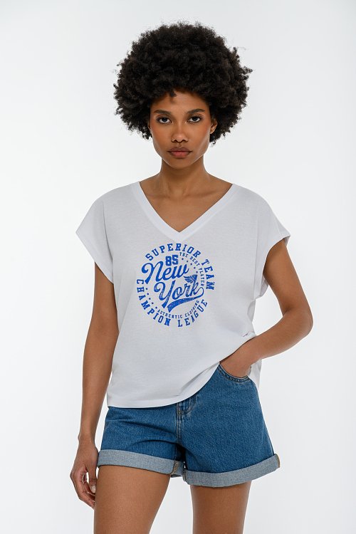 T-shirt with front print and V neckline