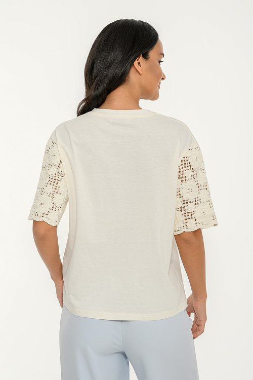 T-shirt with crochet sleeves