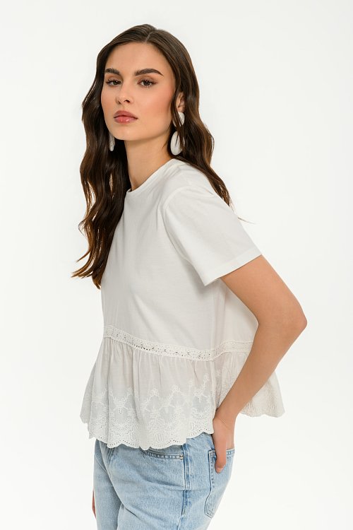 Broderie t-shirt with embroidered hem