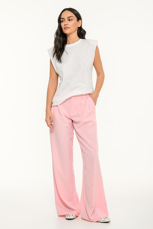Sleeveless t-shirt with strass and shoulder pads