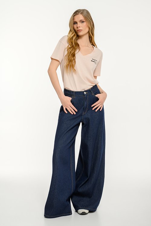 T-shirt with front print and V neckline