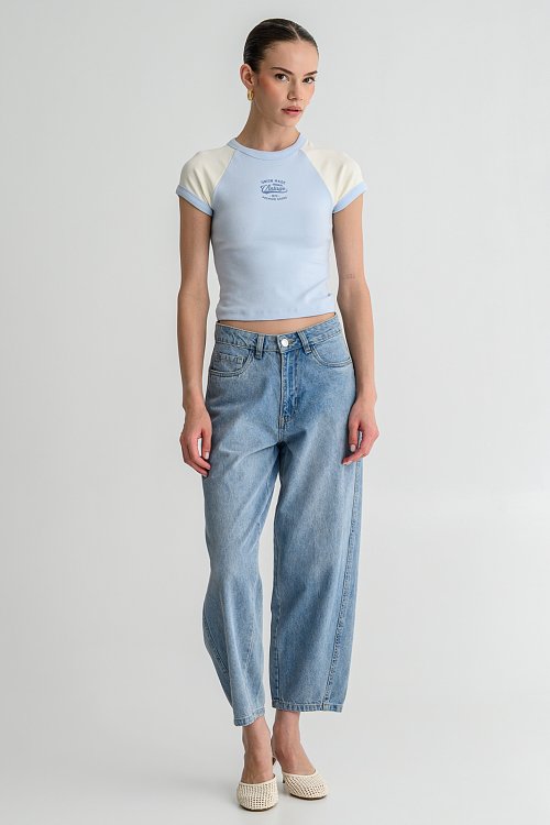Fitted cropped t-shirt with front print
