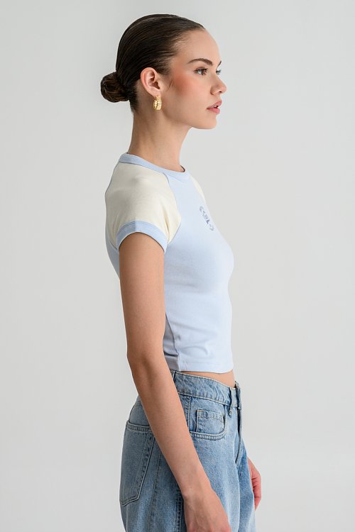 Fitted cropped t-shirt with front print