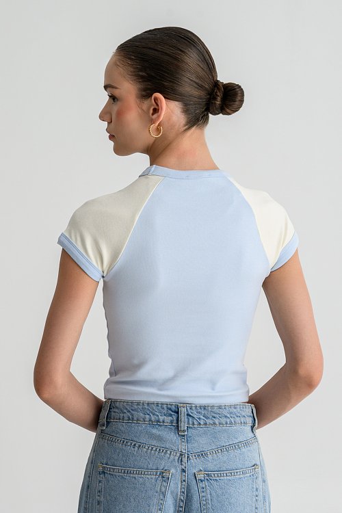 Fitted cropped t-shirt with front print