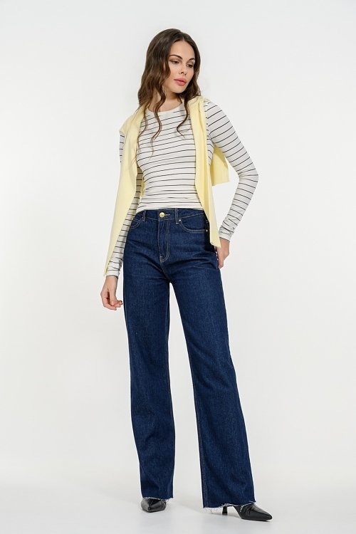 Basic top with stripes and round neckline