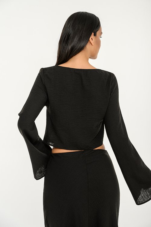 Rustic crop top with flared sleeves