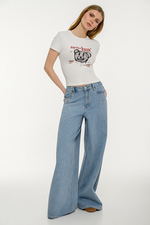 Crop t-shirt with front print