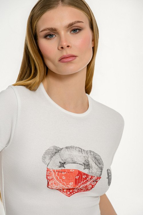 Crop t-shirt with front print