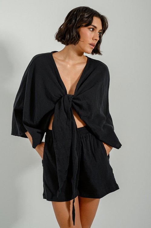 Cropped shirt with front tying and 3/4 sleeves