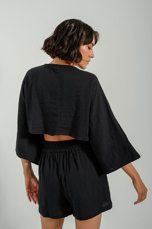 Cropped shirt with front tying and 3/4 sleeves