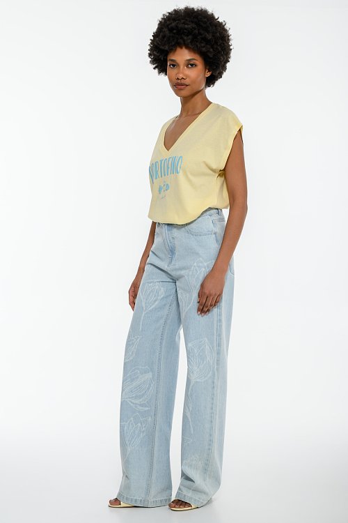 T-shirt with front print and V neckline