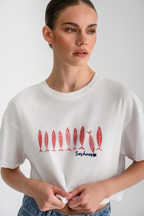 Κροπ t-shirt με τύπωμα