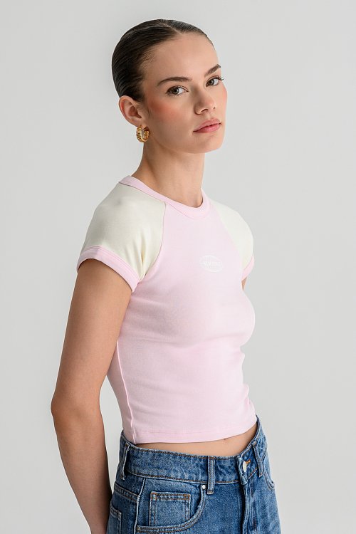 Fitted cropped t-shirt with front print