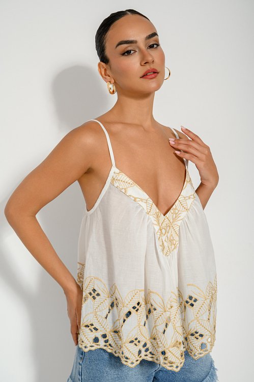 Blouse with knitted pattern and embroidered details