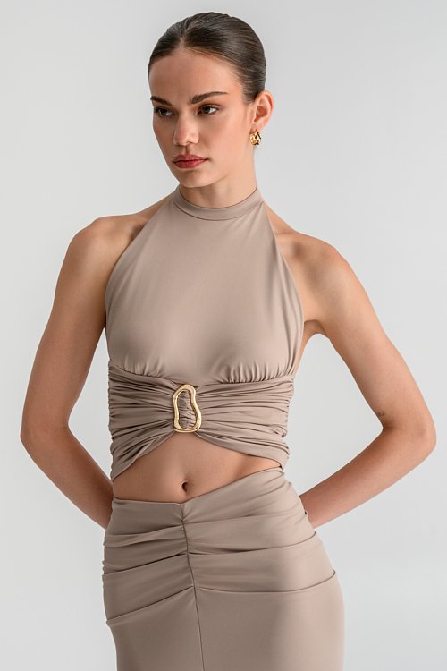 Λύκρα halter κροπ τοπ με μεταλλική λεπτομέρεια (TAN)
