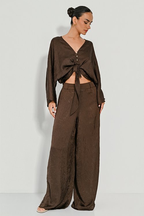 Cropped shirt with satin effect and front tie