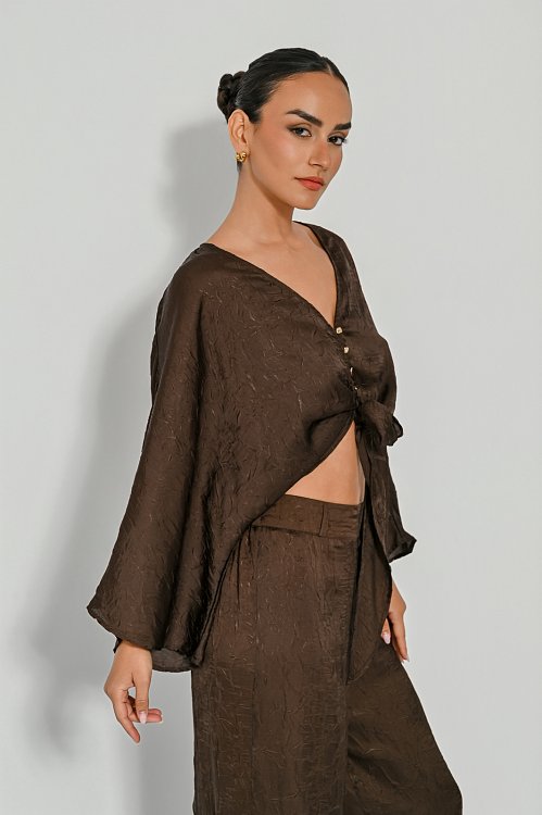 Cropped shirt with satin effect and front tie