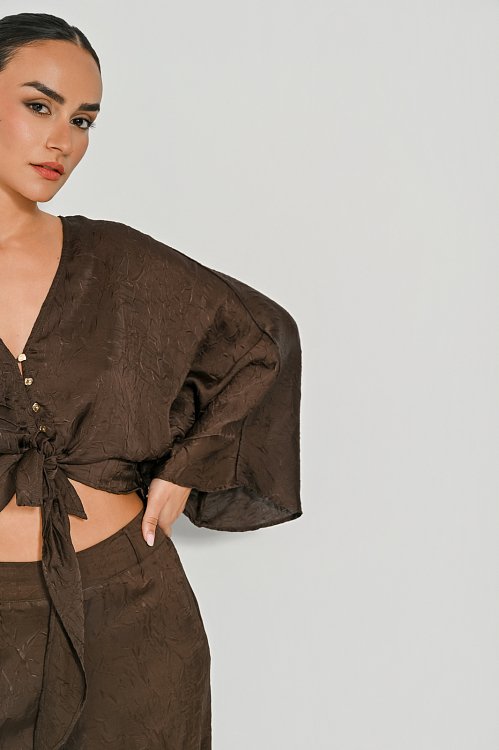 Cropped shirt with satin effect and front tie