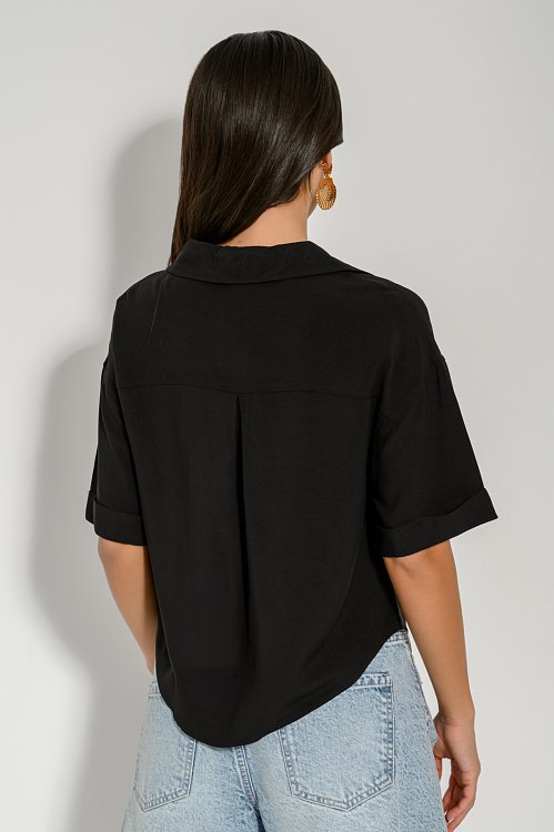 Cropped shirt with lapel collar