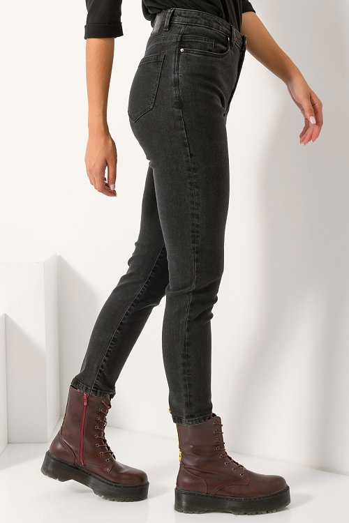 Mom's slim fit denim