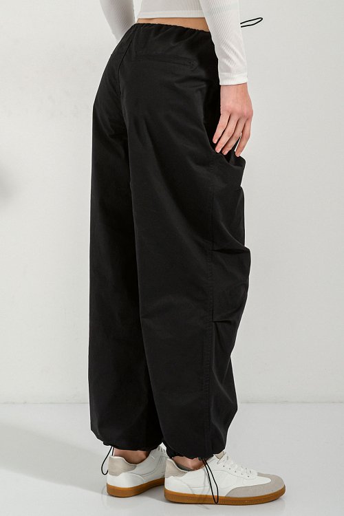 Parachute trousers with stoppers