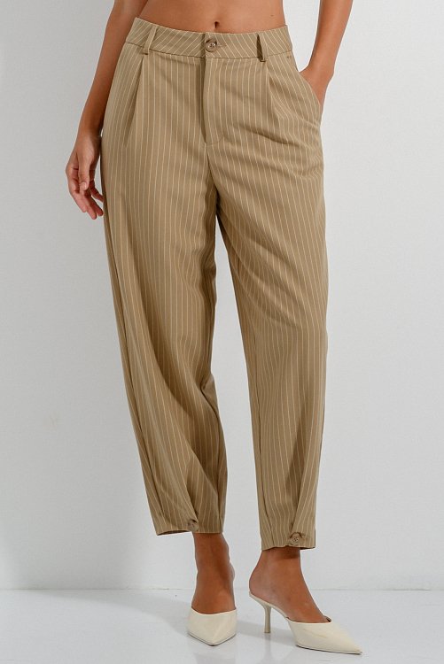 Striped carrot trousers with pleated details
