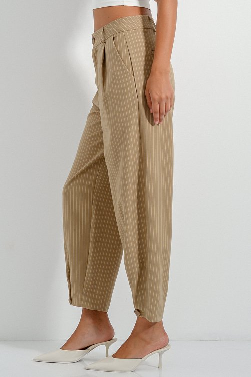 Striped carrot trousers with pleated details