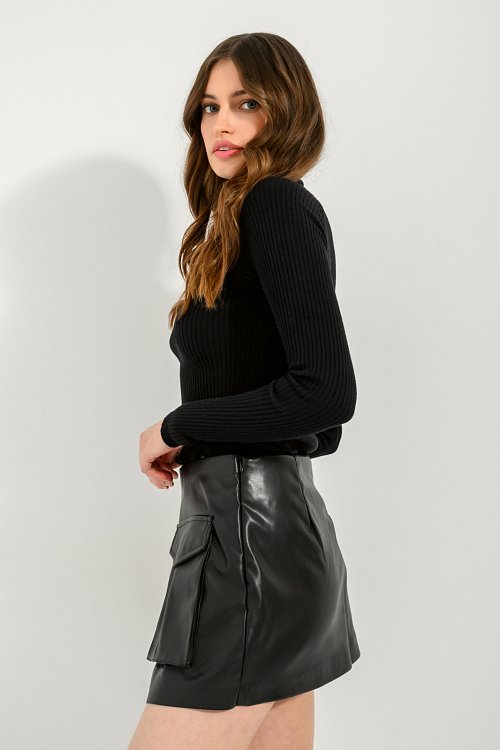 Skort with leather effect and pocket
