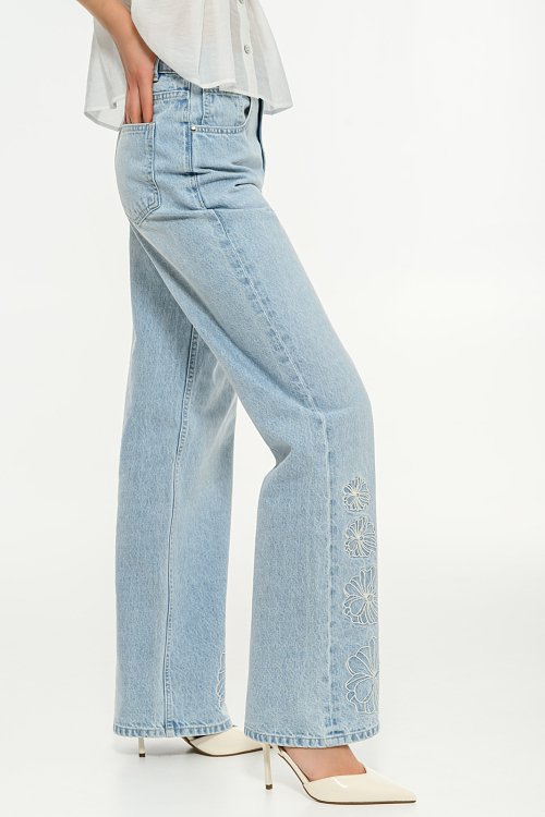 pinkwoman Wide leg ντένιμ με κεντητά λουλούδια (LIGHT BLUE) - 4