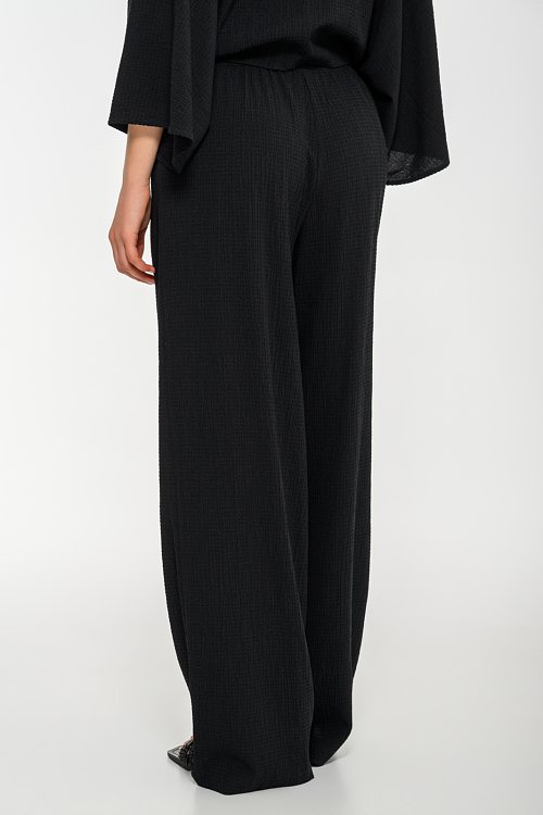 Wide leg γκοφρέ παντελόνα με λάστιχο