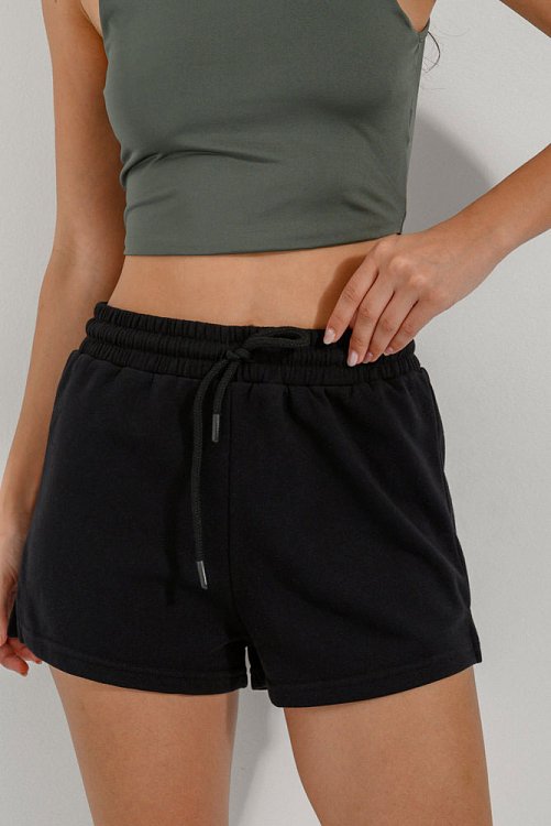 Sweater shorts with waistband and cord