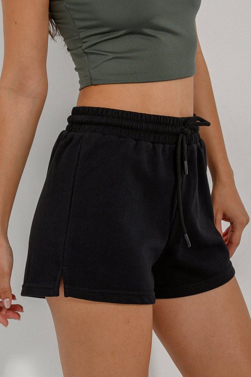 Sweater shorts with waistband and cord