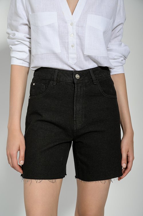 Denim bermuda with loose threads