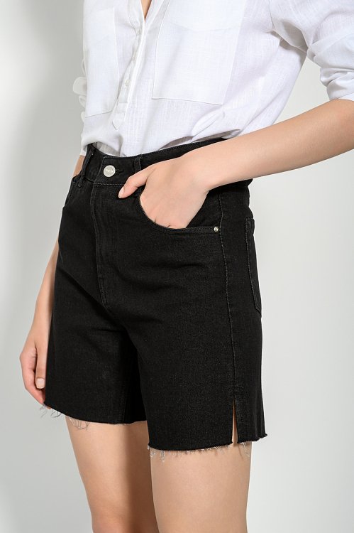 Denim bermuda with loose threads