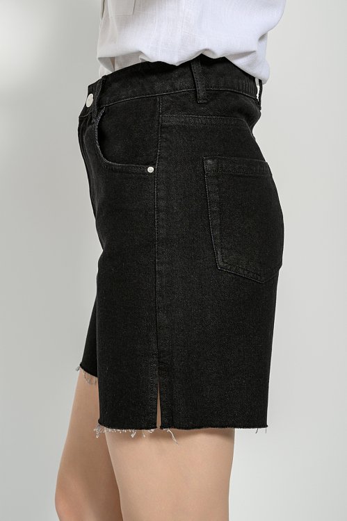 Denim bermuda with loose threads