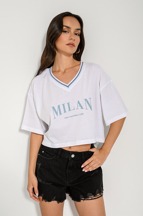 Denim shorts with slits and loose threads