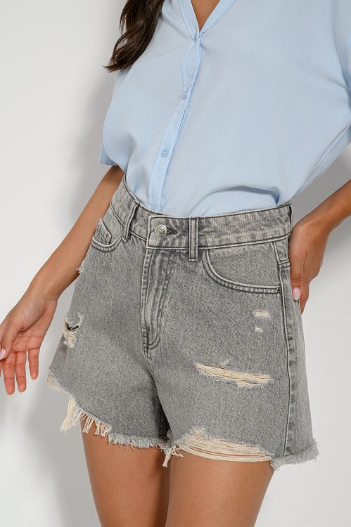Denim shorts with loose threads
