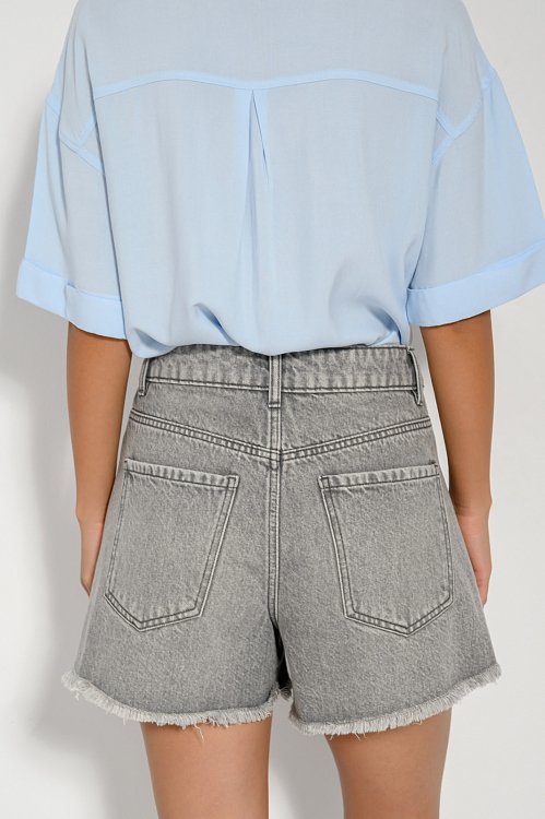 Denim shorts with loose threads