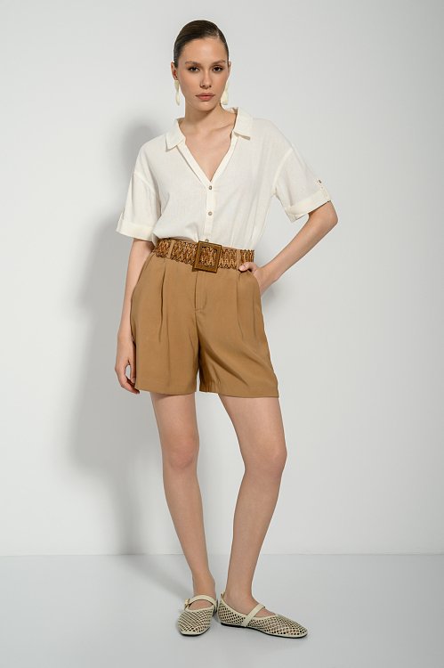 Bermuda with pleated details
