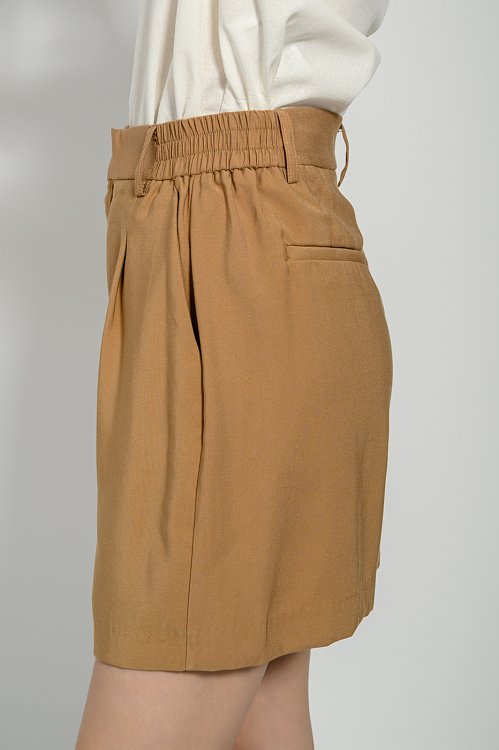 Bermuda with pleated details