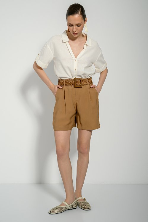 Bermuda with pleated details