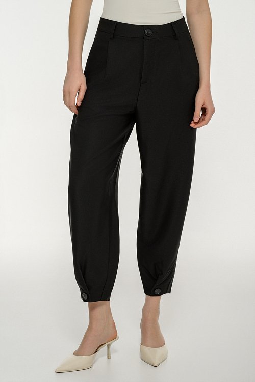 Carrot trousers with pleated details