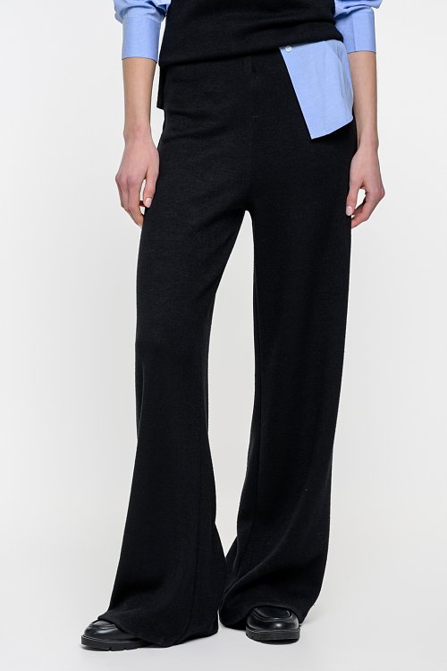 Wide leg trousers with elastic waistband and soft sense
