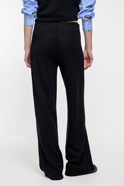 Wide leg trousers with elastic waistband and soft sense